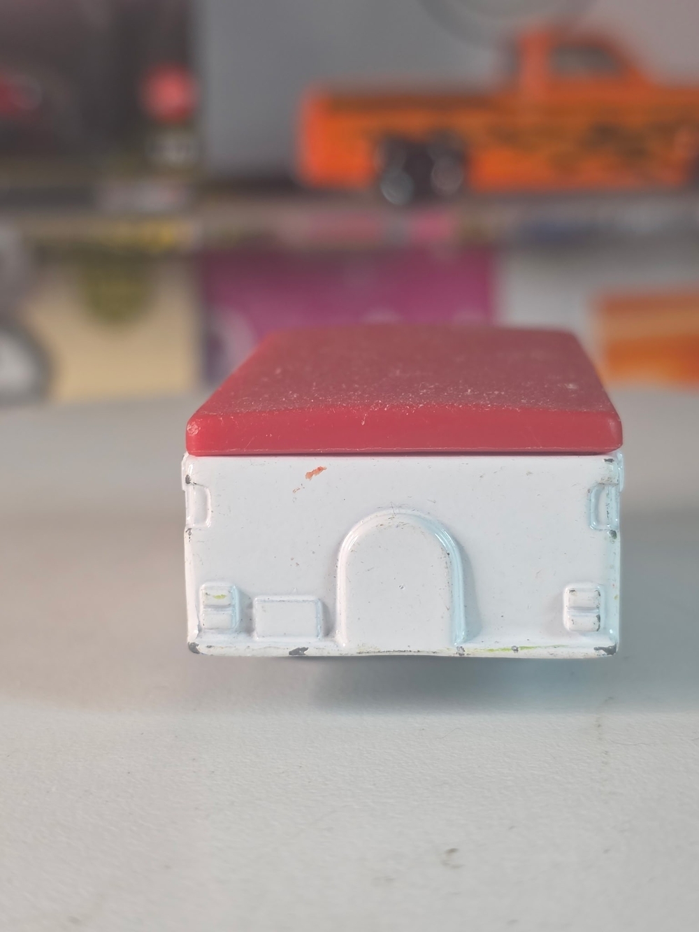 Matchbox Pop Up Camper White Red 1999 1:64 Loose